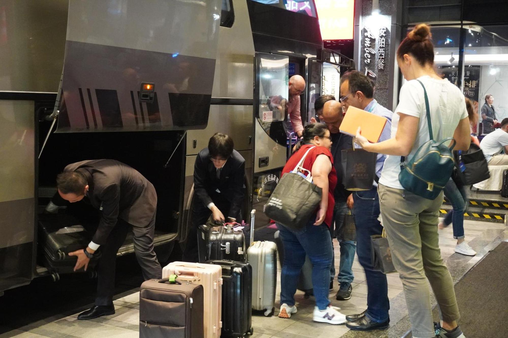 La Perle International Hotel - Free Shuttle Between Hotel And Exhibition Center During Canton Fair & Exhibitor Registration Counter Exterior photo