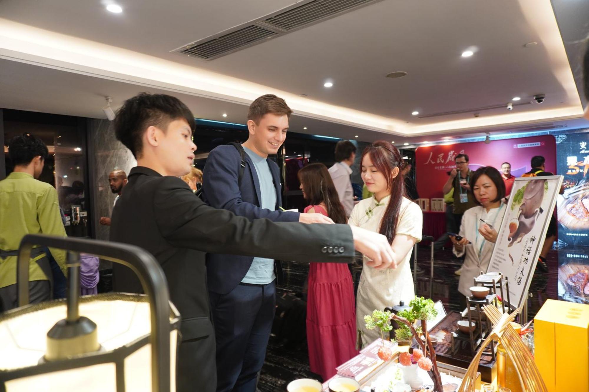 La Perle International Hotel - Free Shuttle Between Hotel And Exhibition Center During Canton Fair & Exhibitor Registration Counter Exterior photo